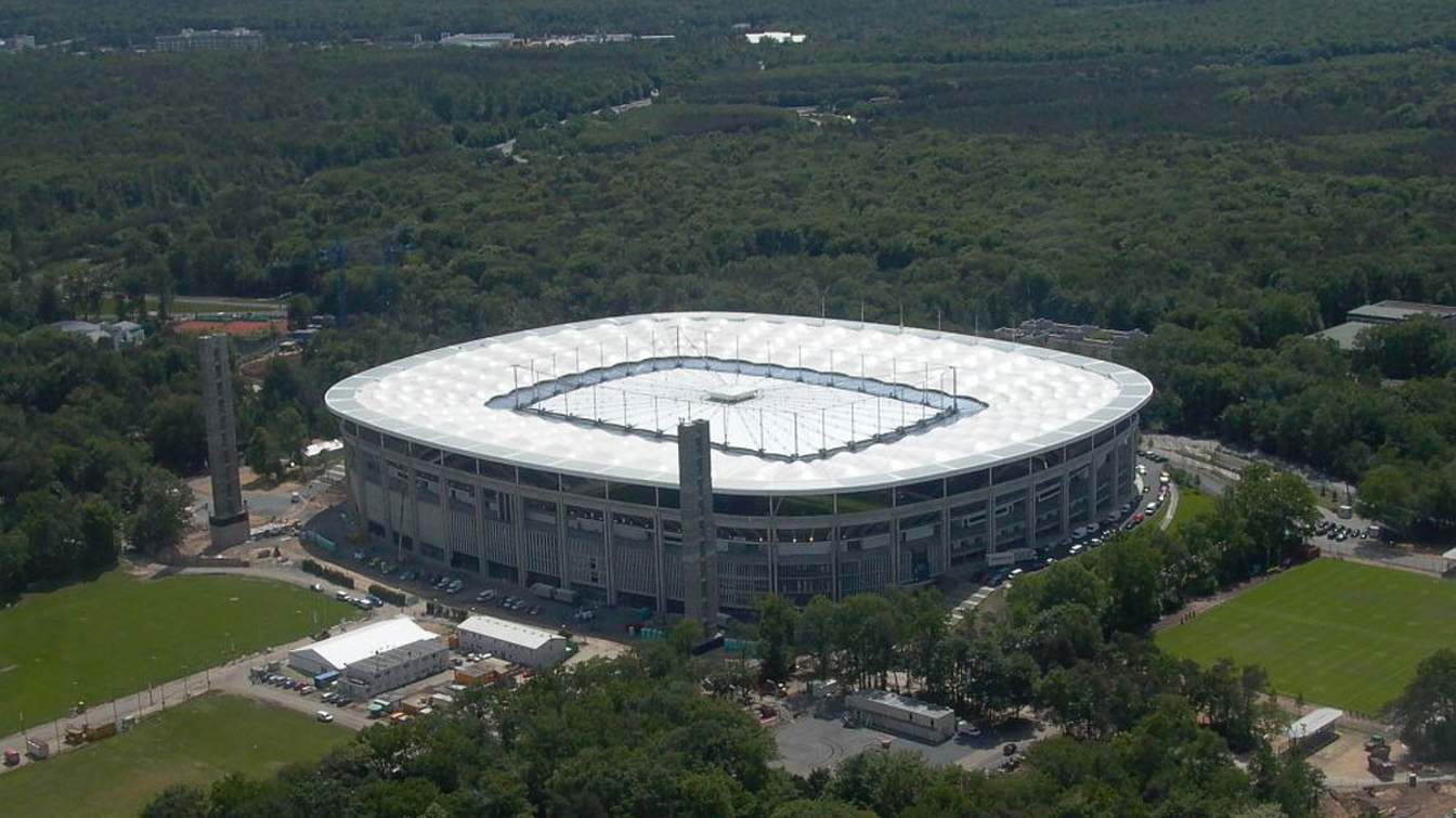 Deutsche Bank Park (Waldstadion)