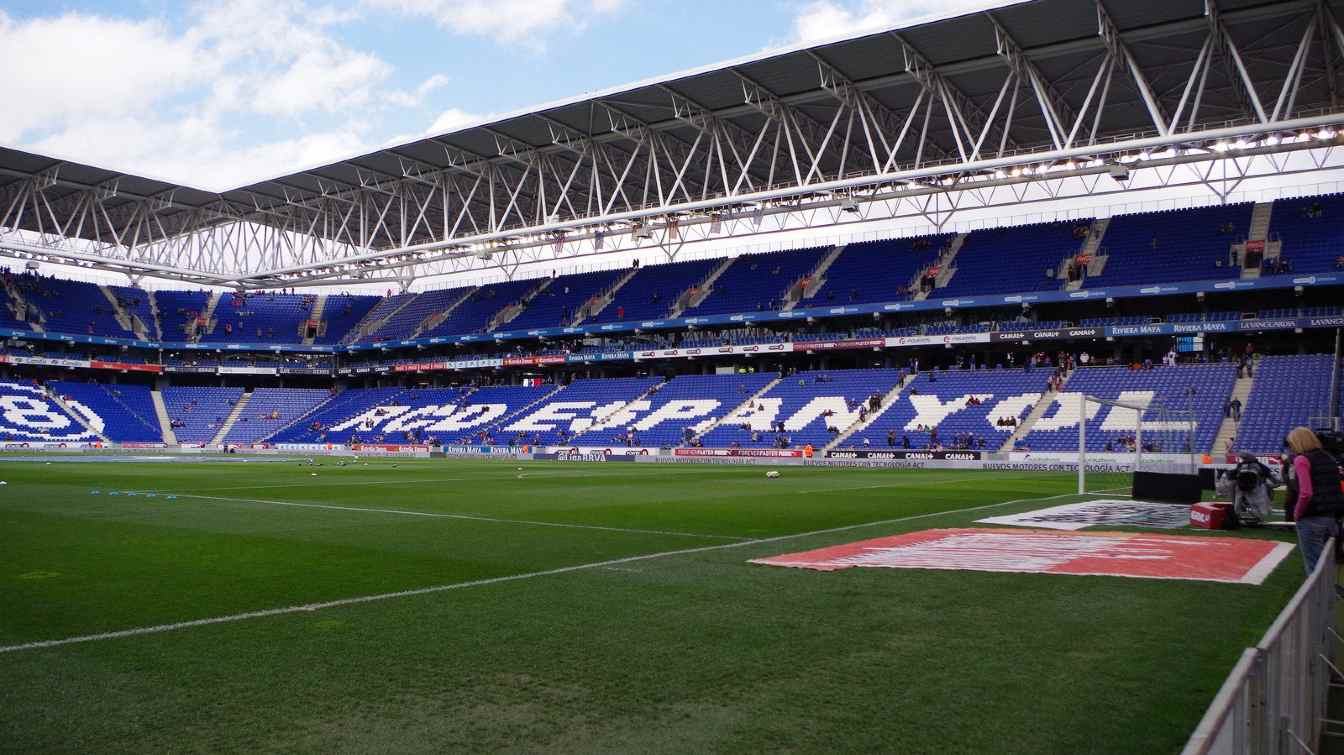 Stage Front Stadium (Estadi Nou Sarria)