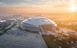 Estados Unidos: Problemas con el techo y la luz en el AT&T Stadium