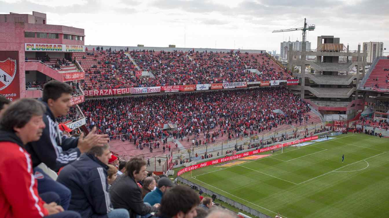 La construcción del estadio duró hasta 2017. En la foto, la garganta del diablo inacabada un año antes de la finalización de las obras.