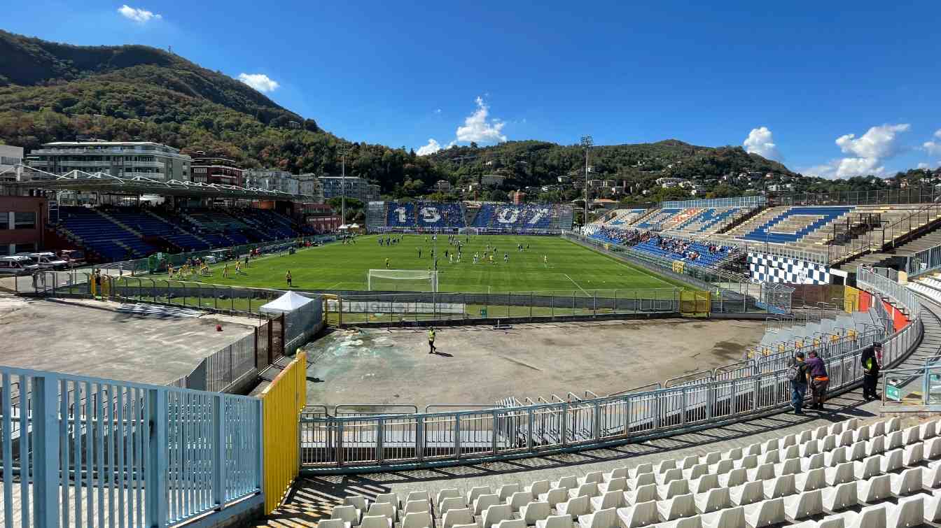 El estadio de Como es uno de los más modestos de la Serie A.