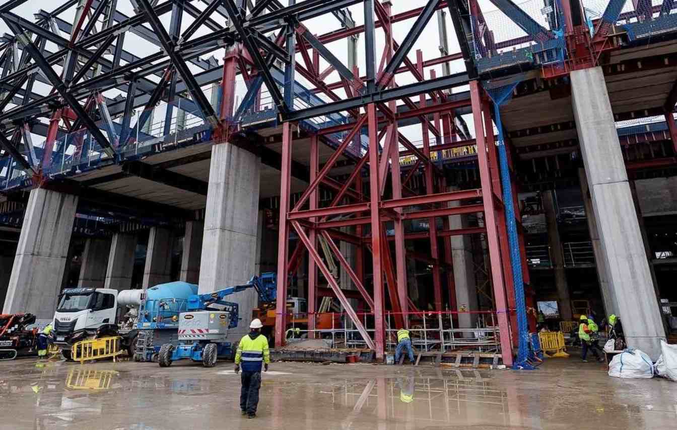 Tras nuevos retrasos en las obras, el Barcelona ya no pone fecha al regreso al Camp Nou.