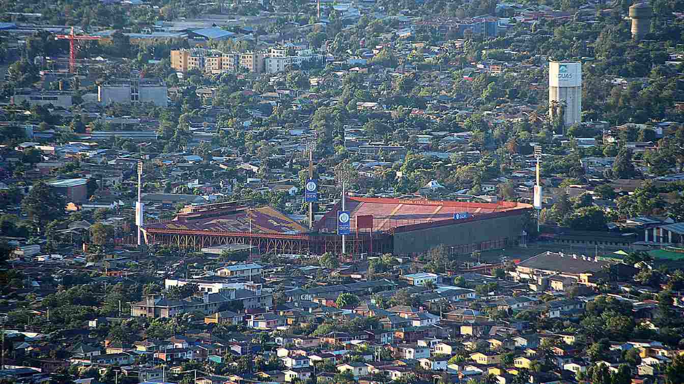 Con un aforo de 25.000 aficionados, el Estadio Santa Laura es el cuarto m&aacute;s grande de Chile.