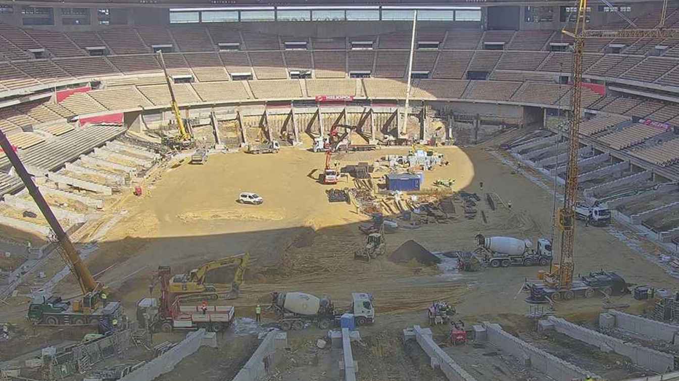 Gracias a la supresi&oacute;n de la pista de atletismo y el rebaje de la superficie de juego en La Cartuja, se construye una nueva fila de gradas que aumentar&aacute; el aforo de 57.619 a m&aacute;s de 70.000 localidades.