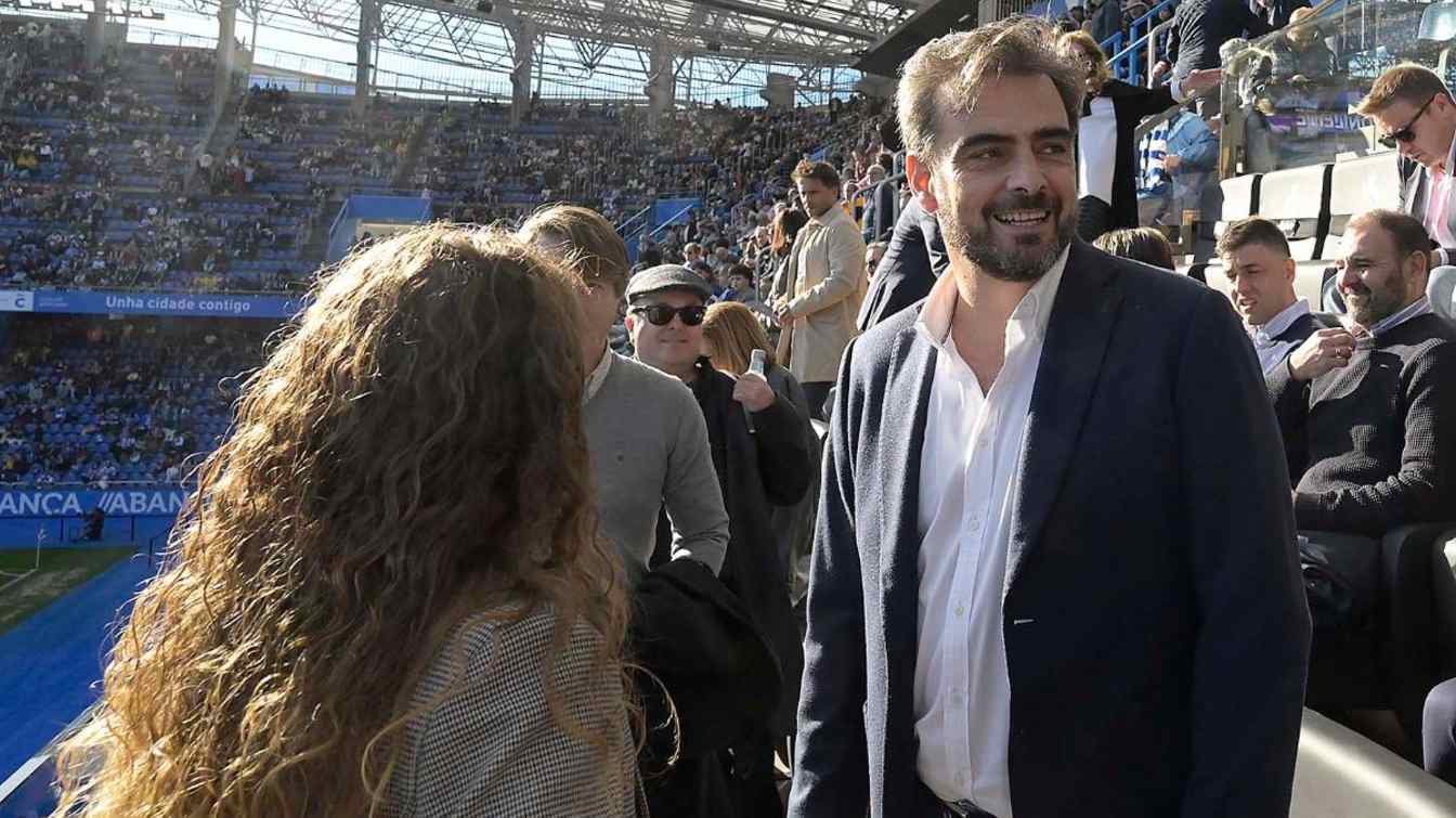 Diego Calvo cree que no tiene sentido que el CSD no participe económicamente en el Mundial. En la foto, asiste a un partido en Riazor.