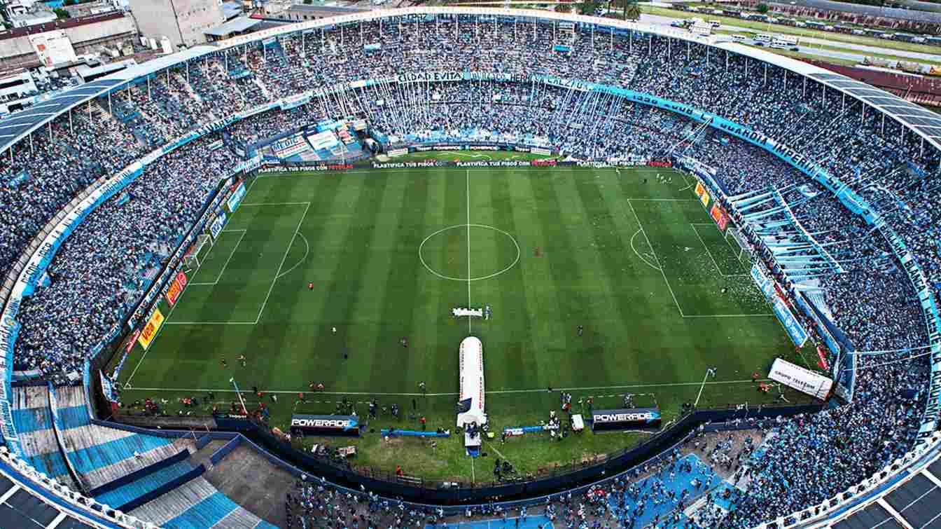 El Cilindro ostenta el récord por el partido con más espectadores en la historia del fútbol argentino: el Racing - Celtic Glasgow en 1967 reunió a 120.000 hinchas.
