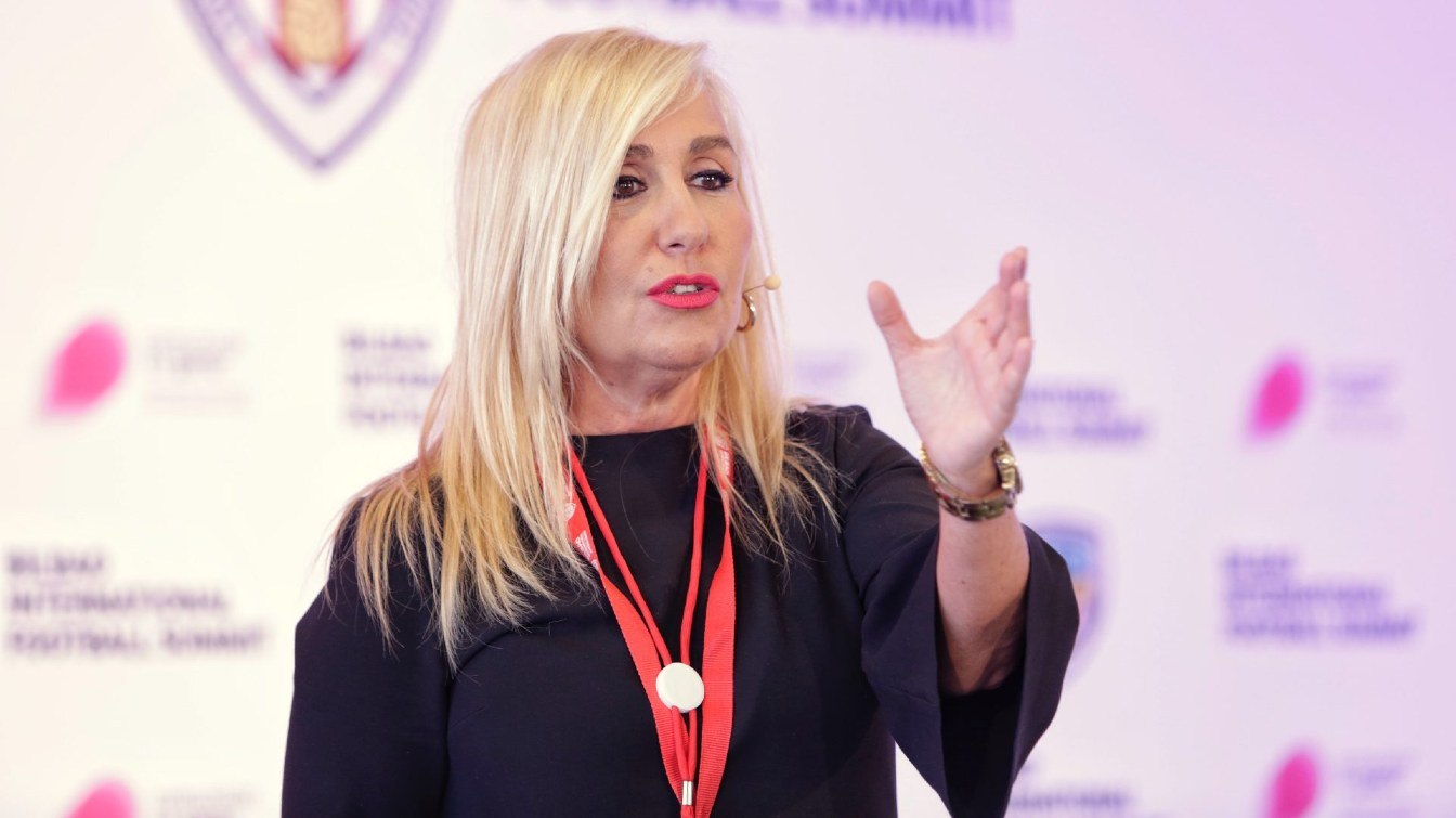María Tato fue cesada por la RFEF, o como asegura ella, dimitió a raíz del Sedegate. En la foto, en una reunión durante su etapa en el Athletic.