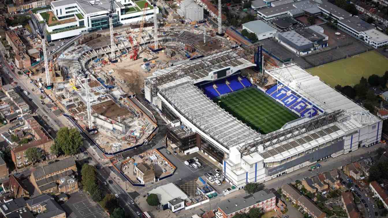 La demolición de White Hart Lane comenzó desde una de las esquinas del estadio.