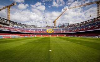 España: Denuncian violaciones laborales en el Camp Nou