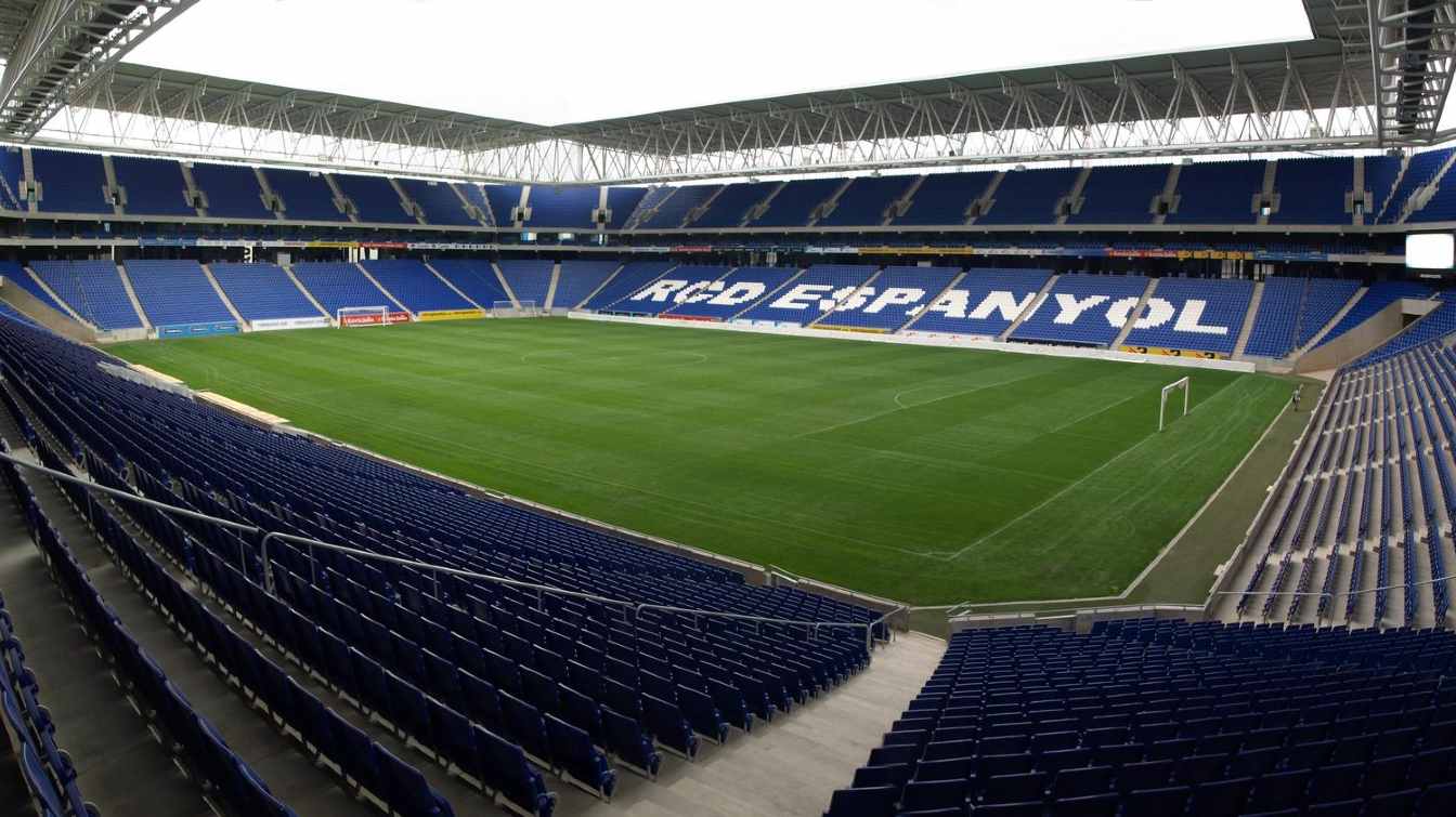 RCDE Stadium fue inaugurado en 2009. Parte del estadio se encuentra en Cornellà y parte en El Prat de Llobregat