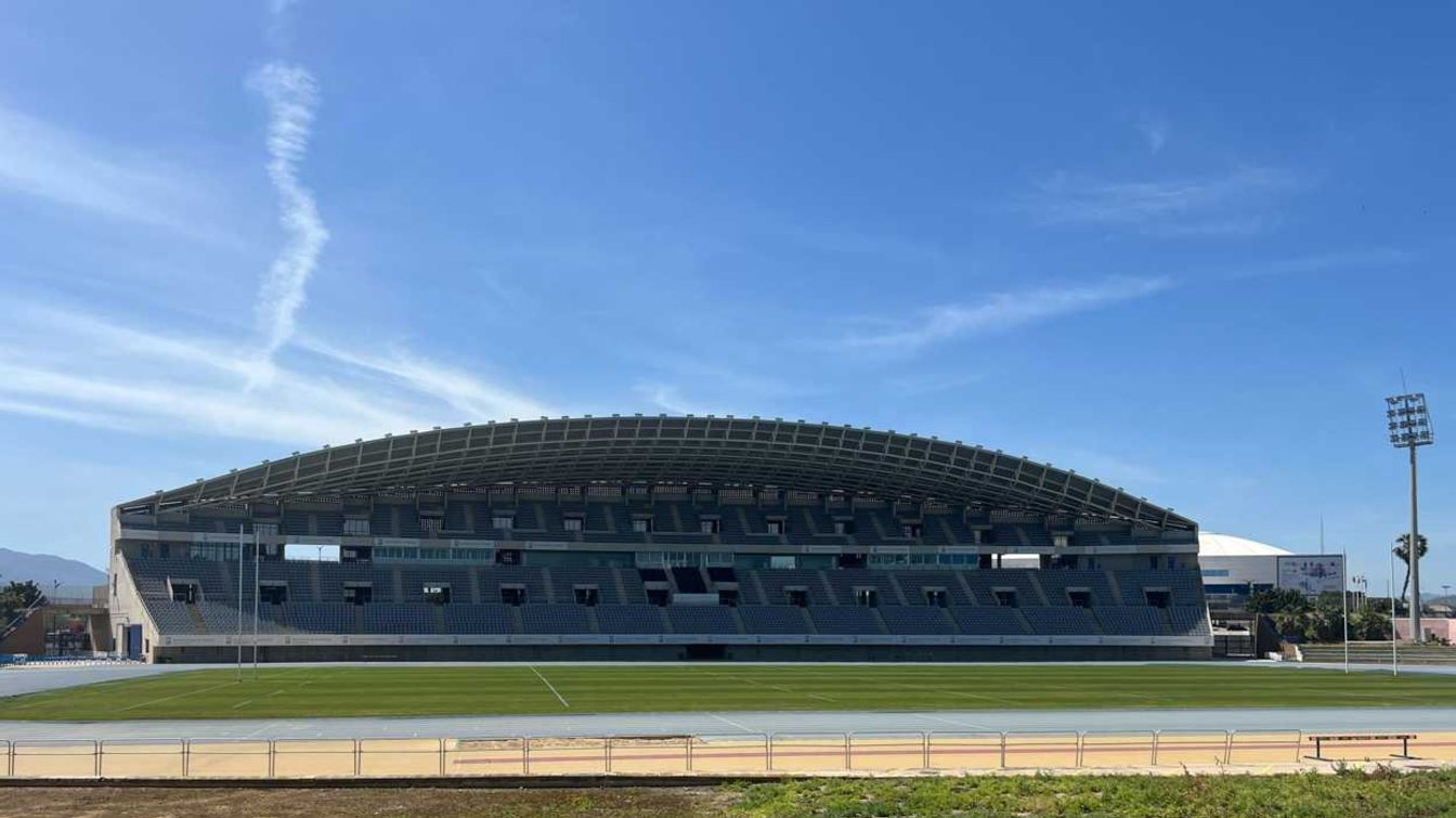El Estadio Ciudad de Málaga sólo tiene una grada, separada del terreno de juego por la pista de atletismo.
