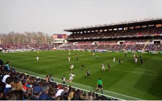 España: La Liga y Mediapro intercambian acusaciones tras la avería del VAR en el Rayo-Barça