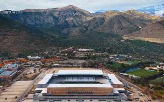 Chile: Inaugurado el nuevo estadio de Chile — con los Andes al fondo