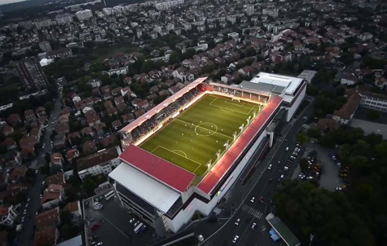 El centro comercial en el que se encuentra el estadio se construy&oacute; en el solar de la antigua casa del FK Voždovac.