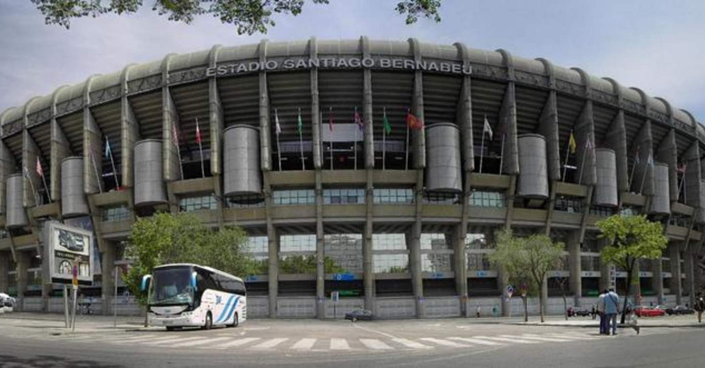 Antes de la renovación, en la fachada del estadio lucía su nombre completo.