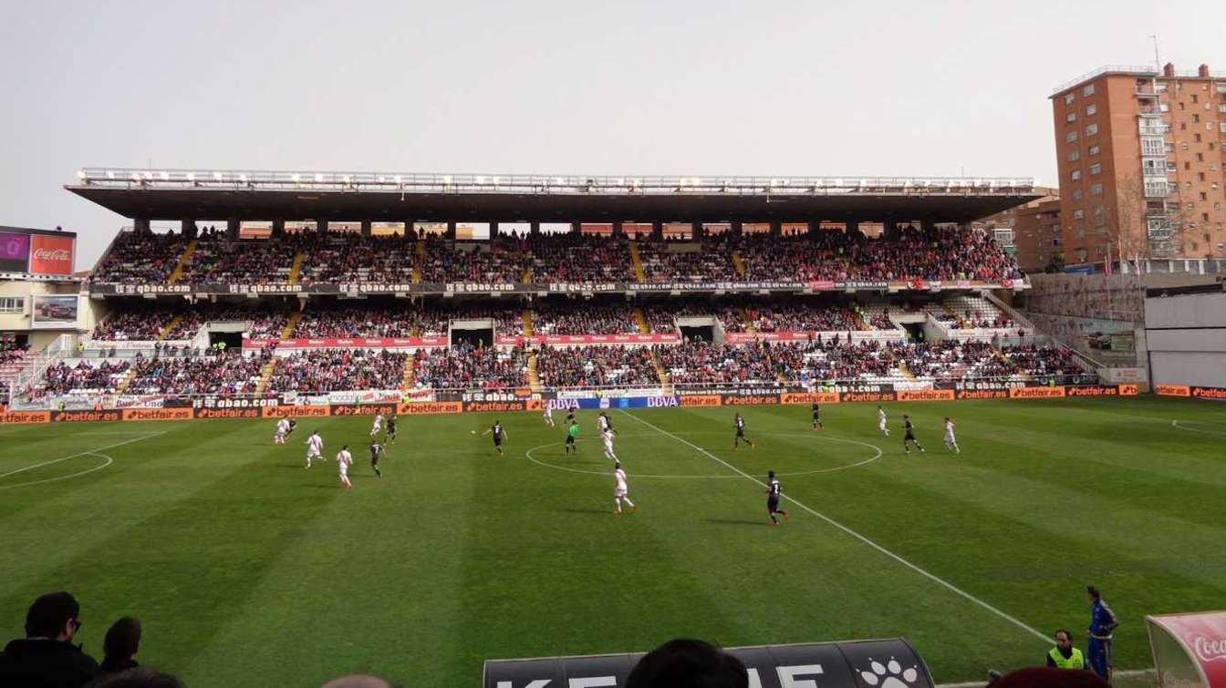 La grada de Tribuna, donde se encontraba el sector visitante.
