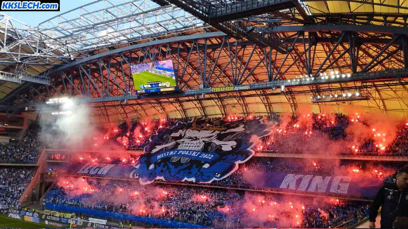 En Polonia los grupos ultras son más numerosos, y sus acciones, más espectaculares que en España.