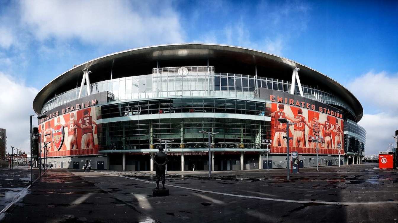 El Emirates Stadium se construyó entre 2004 y 2006 con un coste de 390 millones de libras esterlinas.