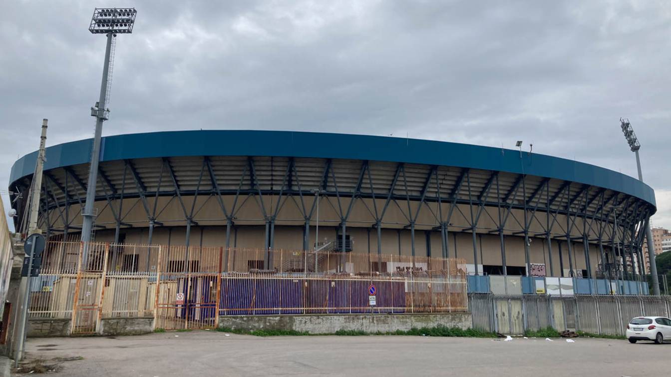 El Stadio Renzo Barbera es uno de los muchos estadios italianos que necesitan renovaci&oacute;n.