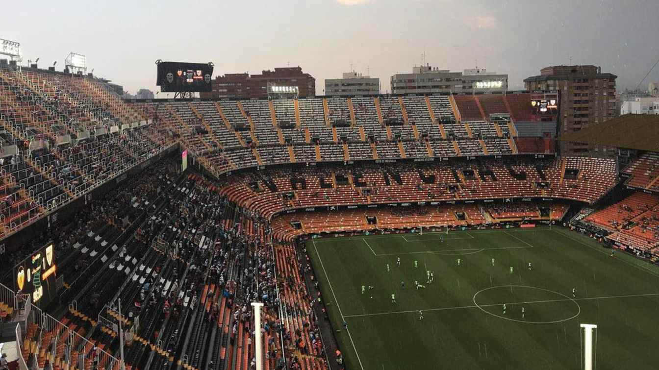 Mestalla es el segundo estadio m&aacute;s longevo del f&uacute;tbol profesional espa&ntilde;ol, s&oacute;lo superado por El Molin&oacute;n.