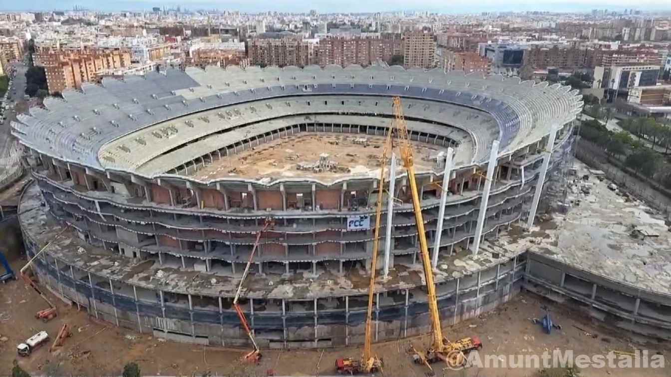 Varios pilares de la cubierta del Nou Mestalla ya est&aacute;n instalados.
