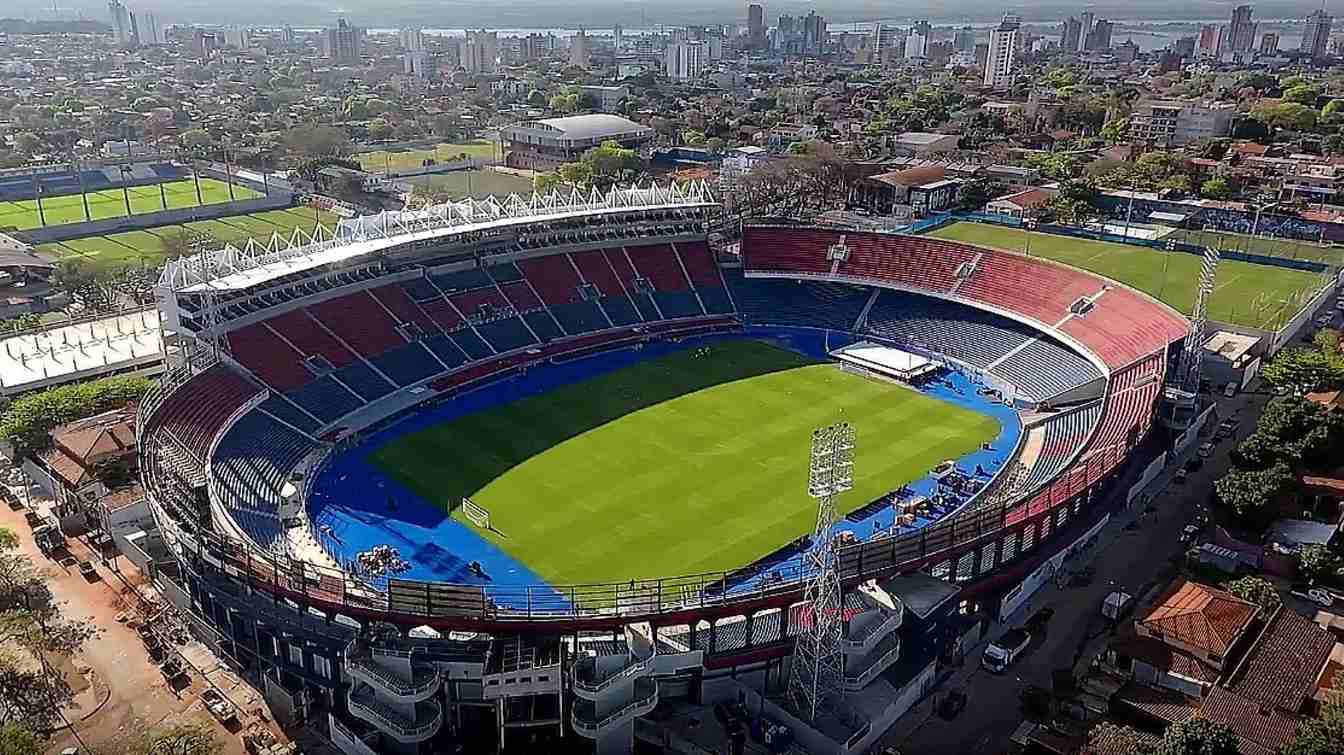 Estadio General Pablo Rojas (La Olla Monumental) 