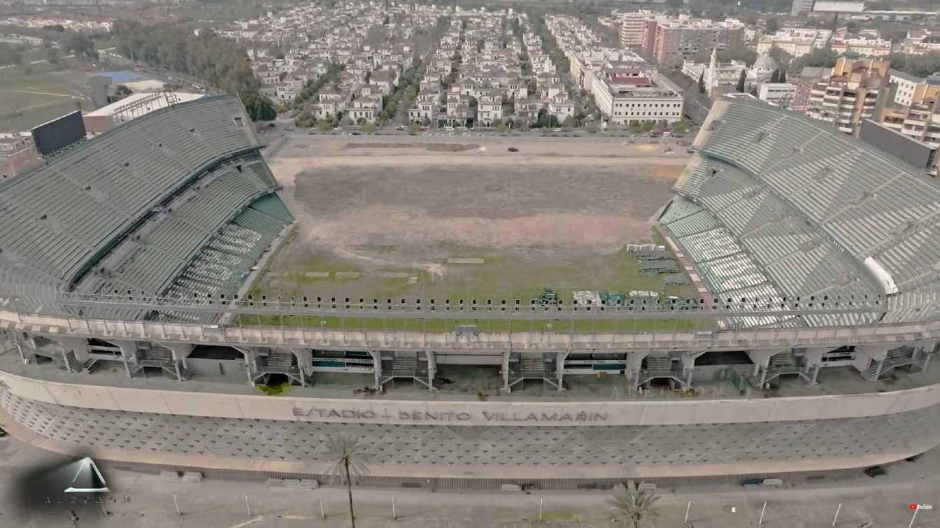 El Estadio Benito Villamar&iacute;n tiene actualmente un aspecto singular porque le falta una tribuna entera.
