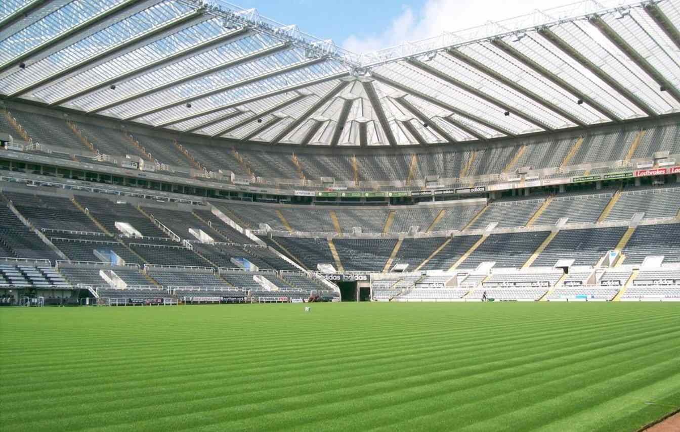 El Newcastle United estudia dos opciones para el futuro de St James&rsquo; Park: ampliar el estadio actual o construir uno nuevo con capacidad de hasta 70.000 espectadores.