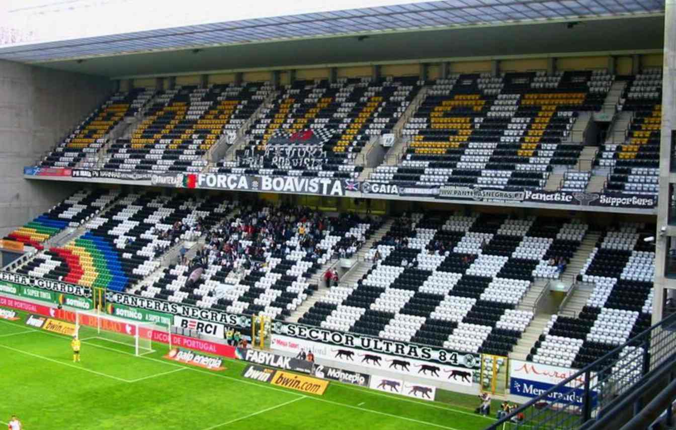  El Est&aacute;dio do Bessa ha salido a la venta tras la quiebra de Boavista FC, mientras que las autoridades de Porto se niegan a intervenir en el proceso de subasta.
