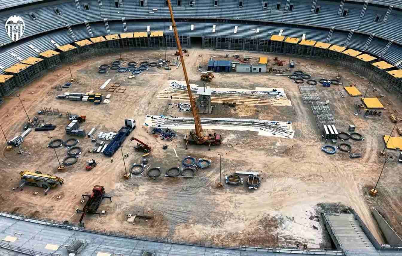  El Valencia CF ya prepara la instalaci&oacute;n de la enorme cubierta del Nou Mestalla, una estructura de 4.800 toneladas que transformar&aacute; por completo el nuevo estadio.