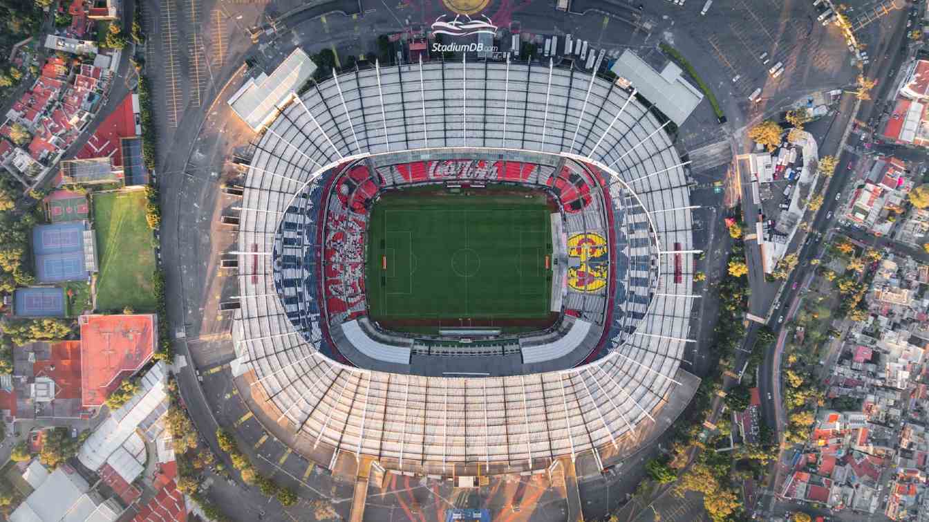 Caos organizativo, problemas tecnol&oacute;gicos y fragmentos de hormig&oacute;n desprendi&eacute;ndose: el Estadio Azteca genera cada vez m&aacute;s pol&eacute;mica a menos de un a&ntilde;o del Mundial 2026.
