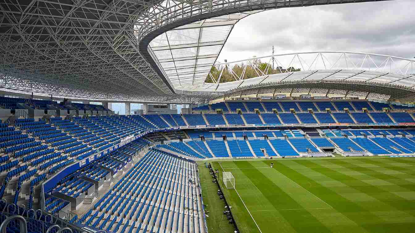 La ampliaci&oacute;n de Anoeta avanza pese a las dudas en torno al Mundial 2030. El estadio de la Real Sociedad aumentar&aacute; su capacidad hasta 42.427 espectadores, incorporar&aacute; nuevas zonas para medios y VIP y cumplir&aacute; los requisitos de la FIFA.